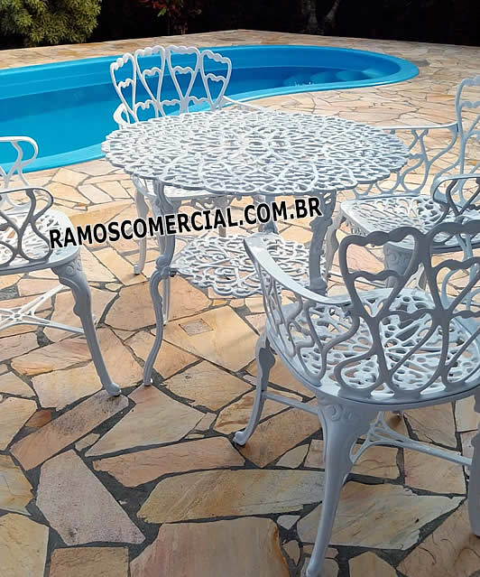 Móveis para piscina
