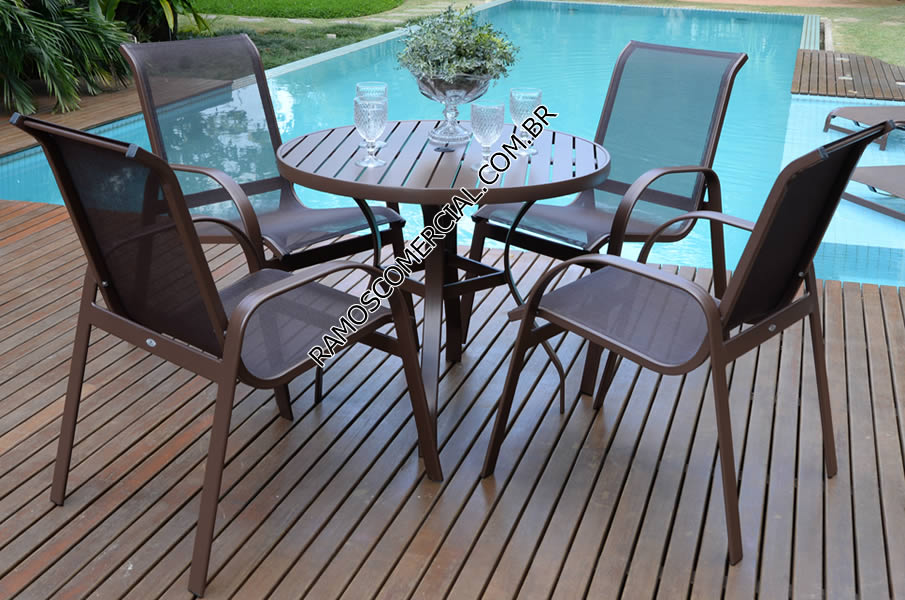 Mesa 4 lugares com cadeiras com tela sling