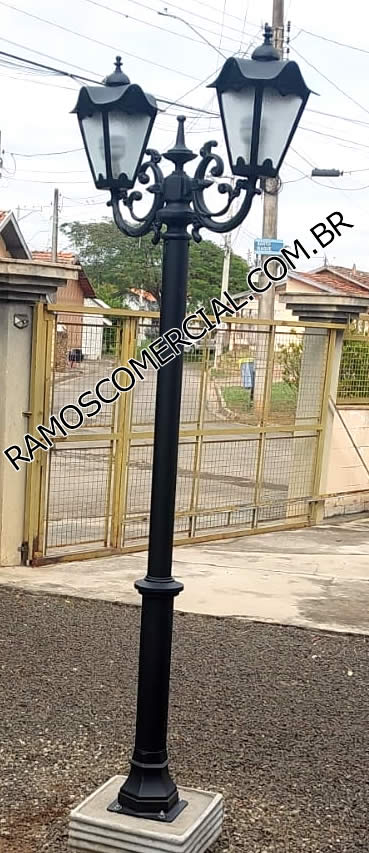 Poste de luz de alumínio