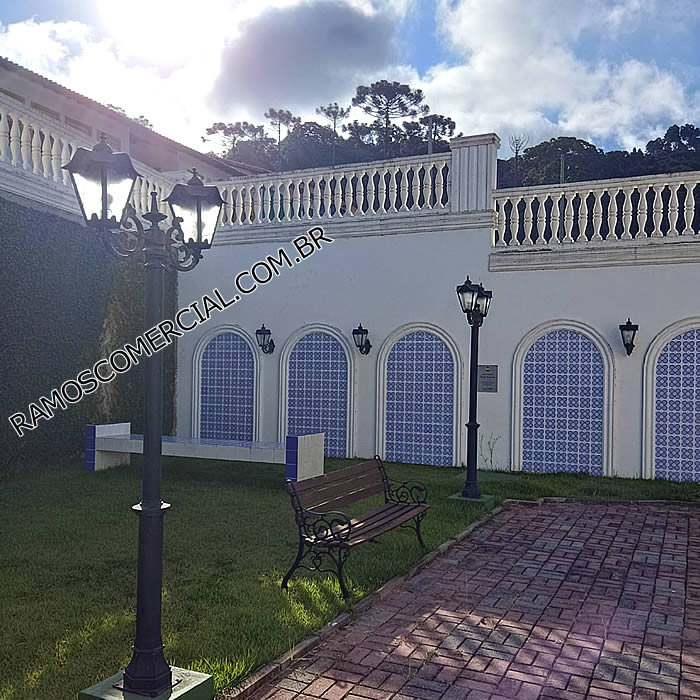 Poste decorativo para jardim