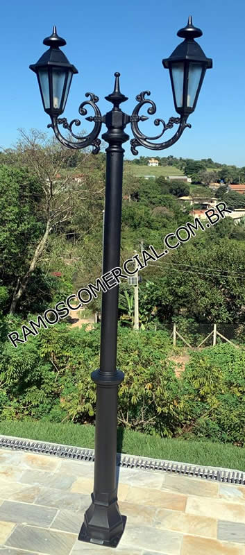 Poste de luz para jardim colonial