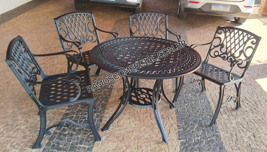 Móveis de piscina