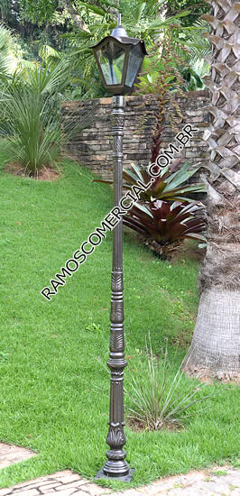 Poste de jardim colonial