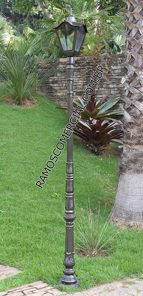 Poste de jardim colonial