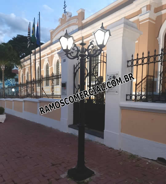 Poste colonial para jardim 2 luminárias