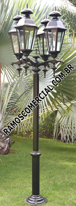 Poste para jardim com 4 luminárias