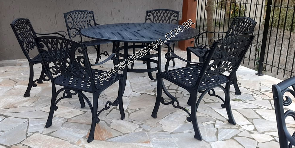 Mesa para área da piscina