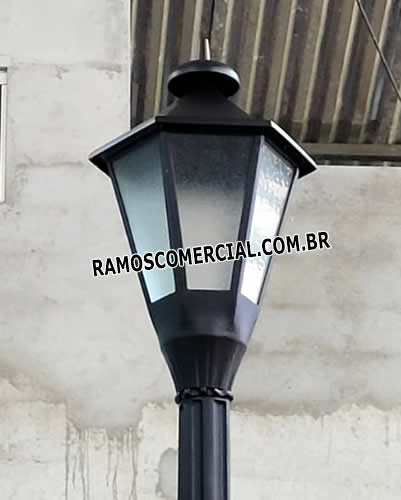 Poste de iluminação para condomínio