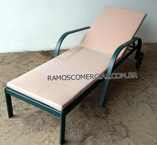 Espreguiçadeira em alumínio para piscina