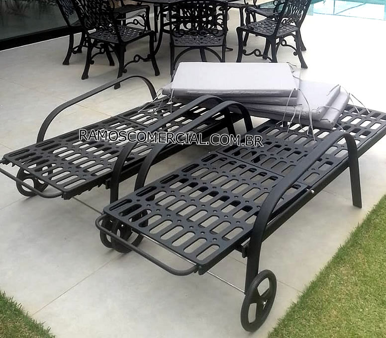 Espreguiçadeira para piscina