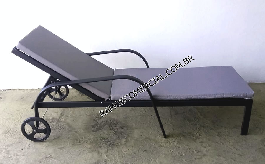 Espreguiçadeira para piscina