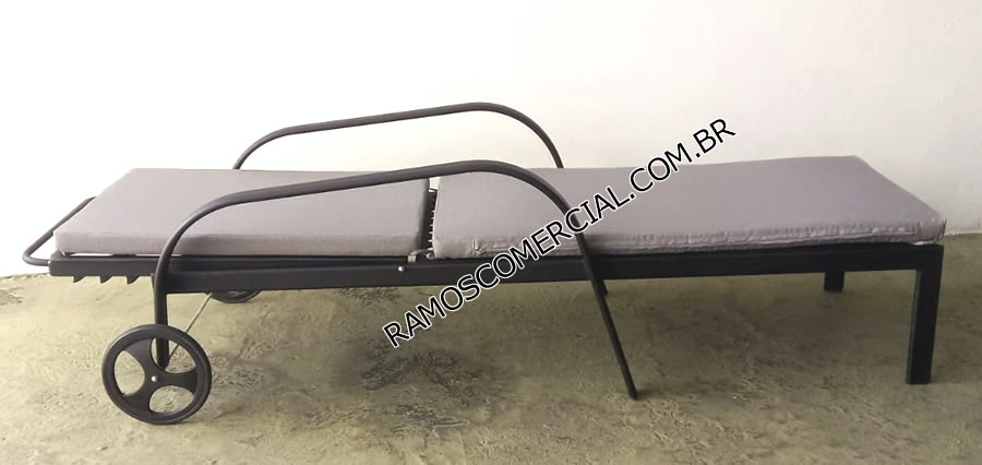Espreguiçadeira para piscina