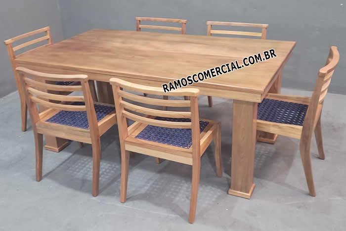 Mesa de madeira maciÃ§a com 6 cadeiras