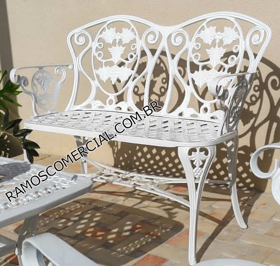 Conjunto de mesa e bancos para varanda residencial e condomínio