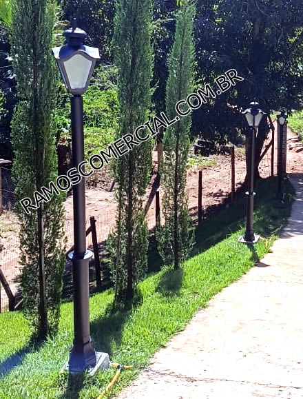 Poste para jardim de condomínio