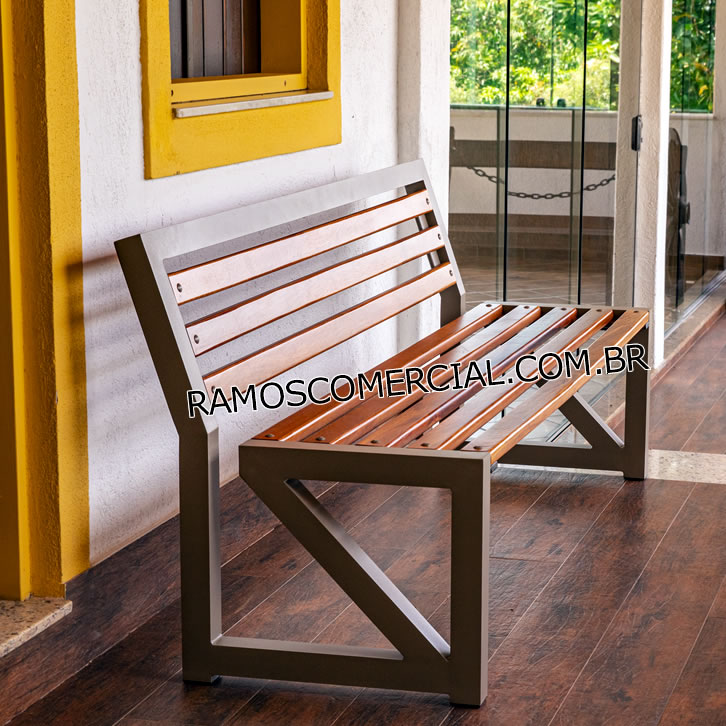 Banco de madeira para jardim