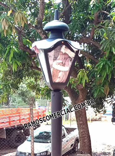 Poste de jardim
