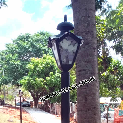 Poste de jardim
