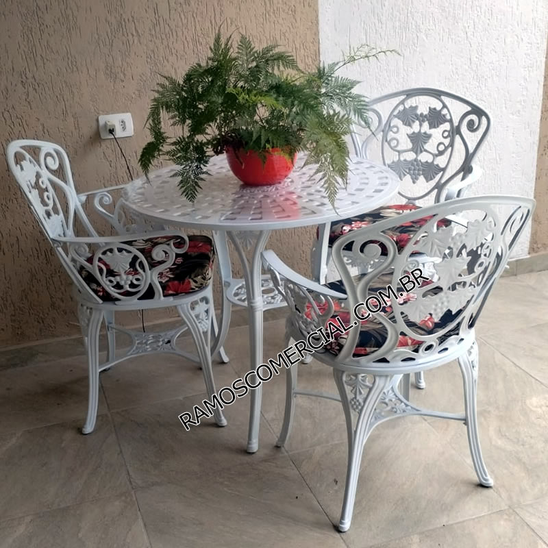 Mesinha de jardim