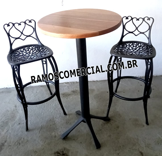 Promoção Peça Única Mostruário - Mesa Bistrô Tp. 60cm Madeira e 2 Banquetas Viena