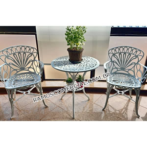 Mesa para sacada pequena