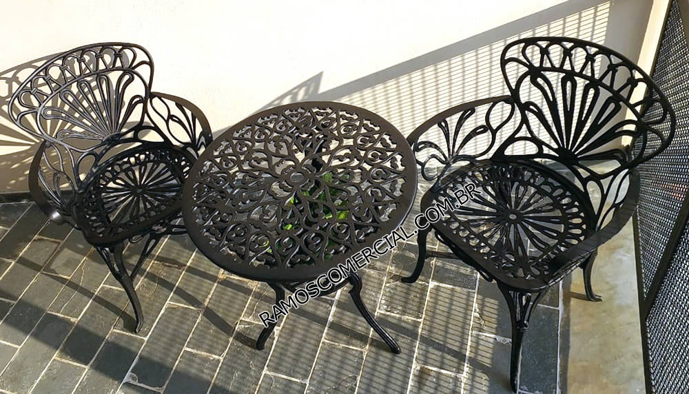 Mesa para sacada pequena