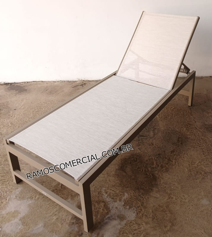 Espreguiçadeira para piscina