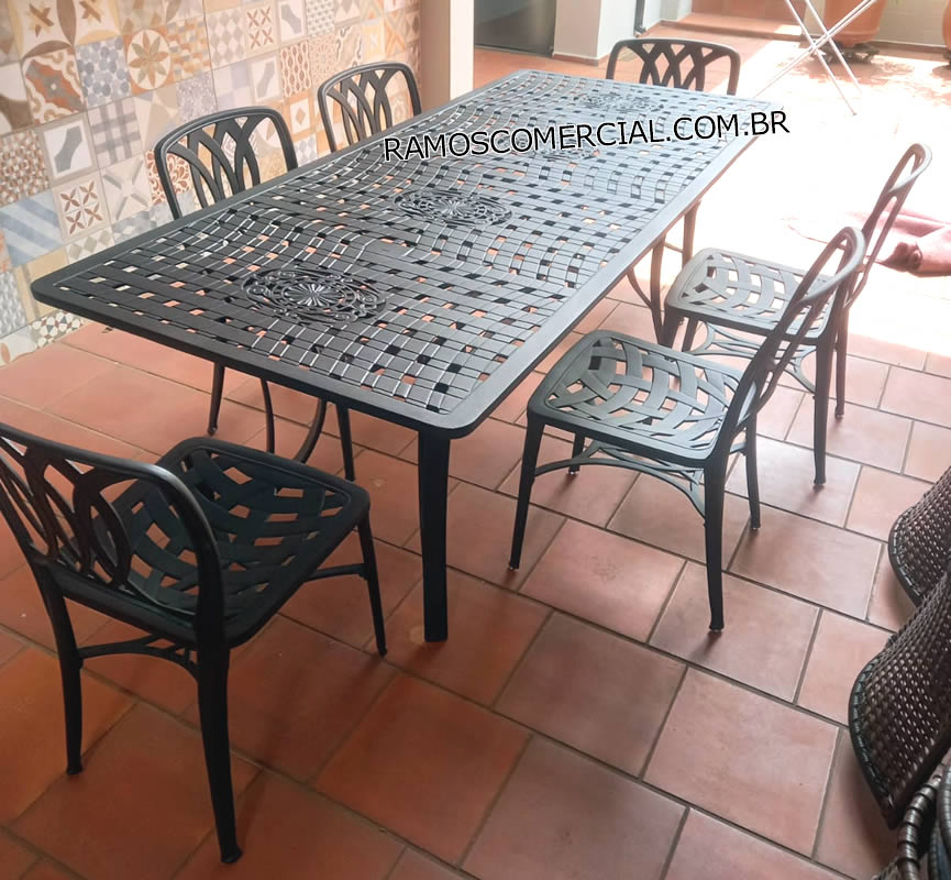 Móveis para área externa — mesa retangular