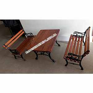 Mesinha infantil em madeira