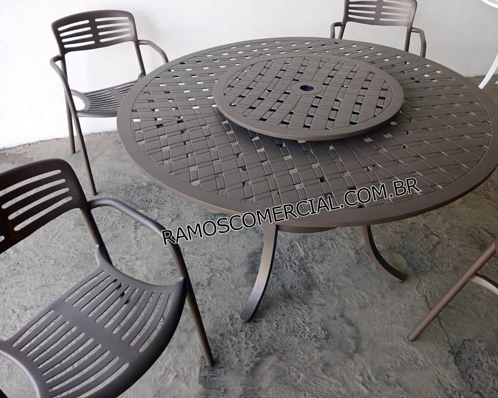 Mesa para piscina em alumínio com quatro cadeiras