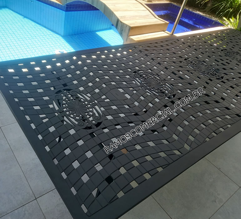Mesa grande para piscina em alumínio