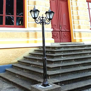 Poste Decorativo Para Jardim Colonial Em Alumínio Duplo 2 Luminárias