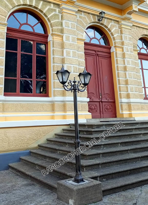 Poste de jardim externo alumínio fundido com duas luminárias