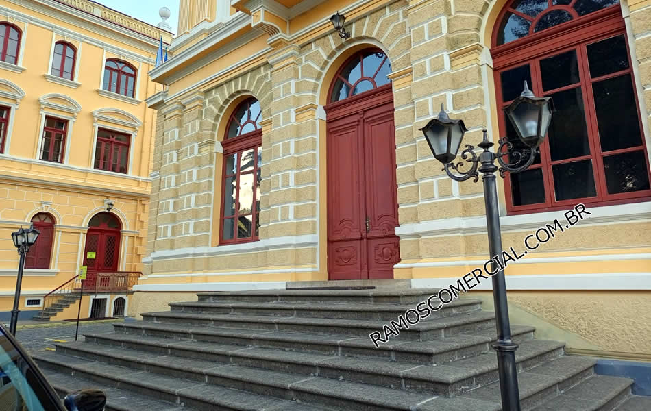 Poste de iluminação externa para fachada