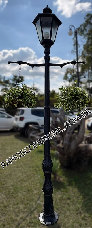 Poste de jardim com suporte para vasos
