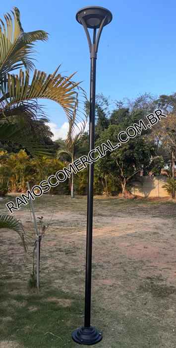 Poste de luz solar para jardim com estrutura em alumínio