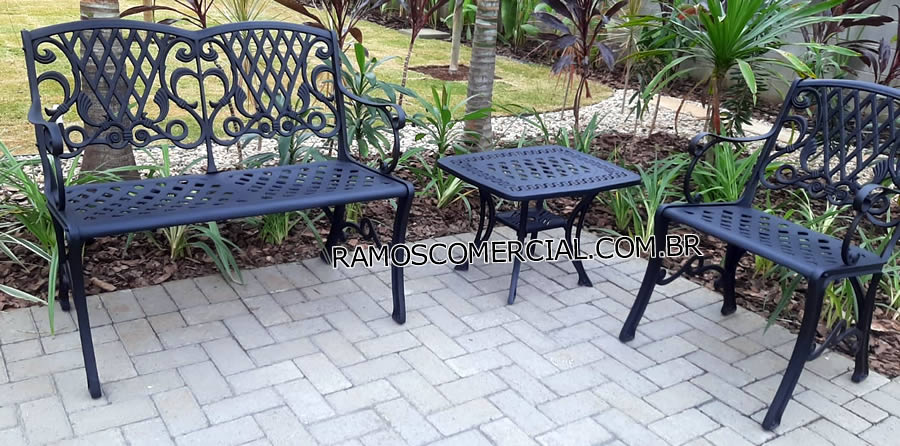 Conjunto de bancos para jardim