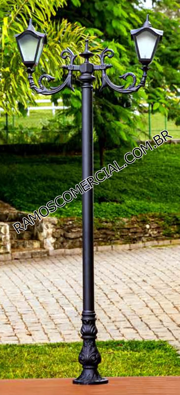 Poste de iluminação de praça