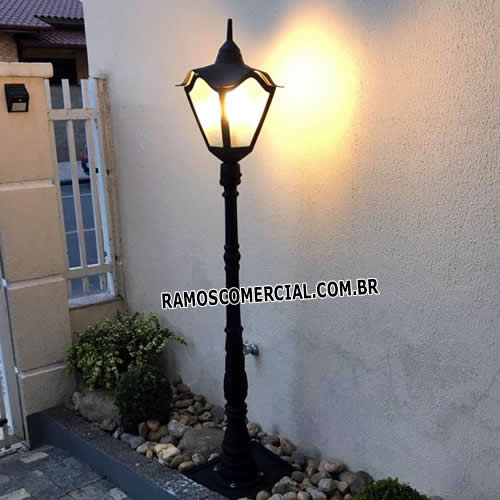 Poste de jardim