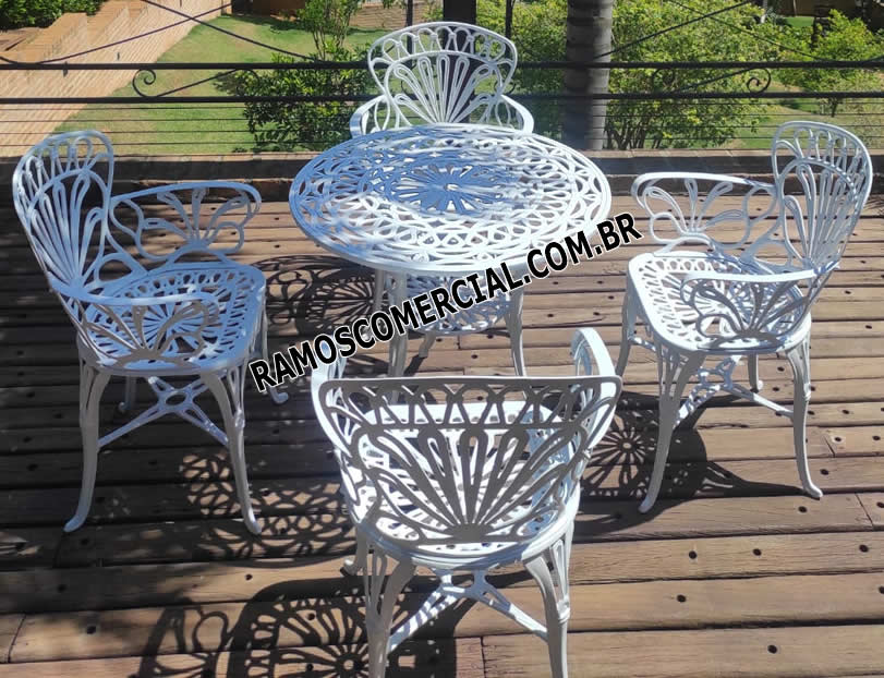 Conjunto de móveis para jardim