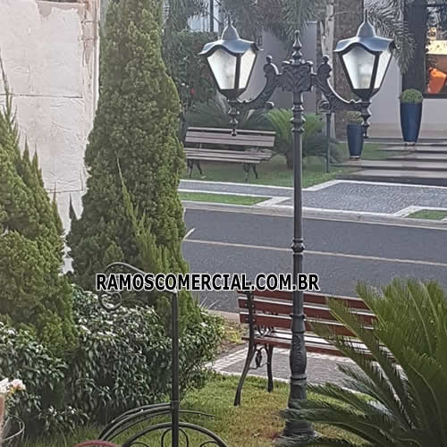 Poste de iluminação