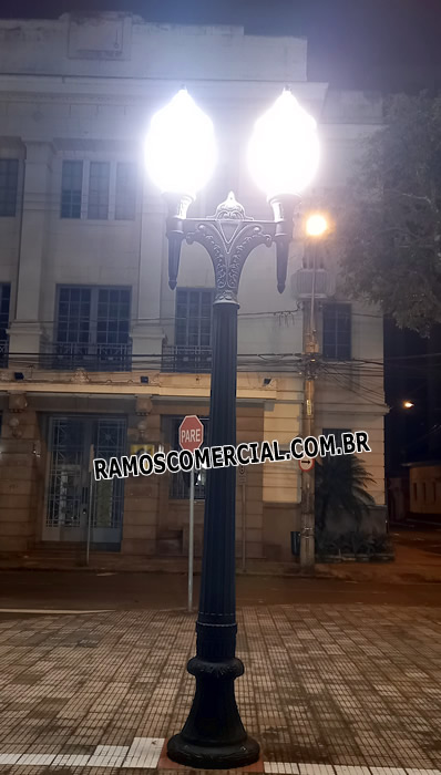 Poste para praça republicano