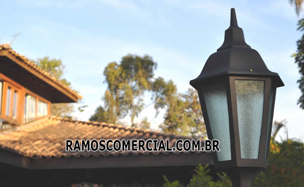 Poste para iluminação de jardim