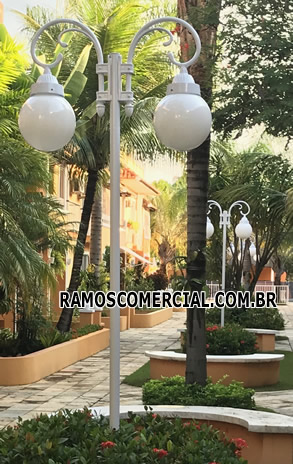 Poste de iluminação para condomínio