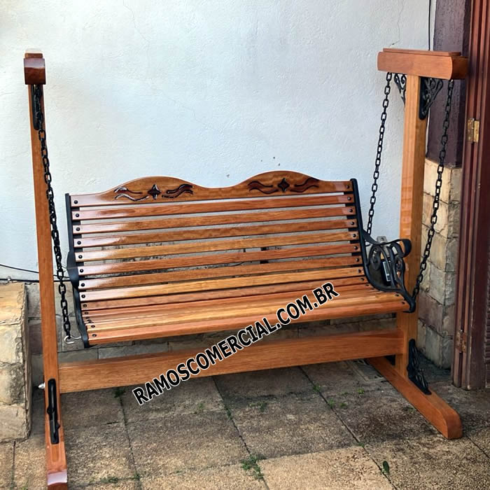 balanço de madeira para jardim rústico