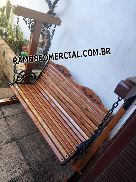 balanço de madeira para jardim