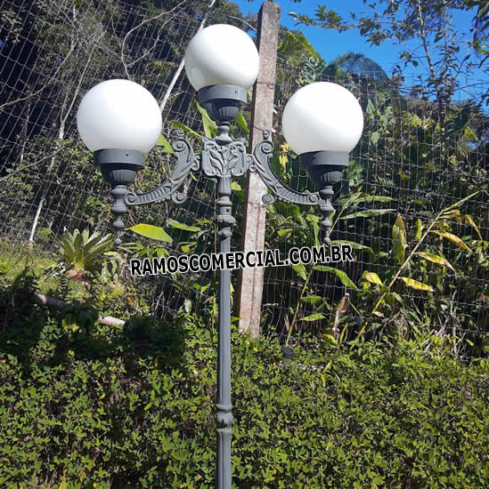 Poste de iluminação jardim