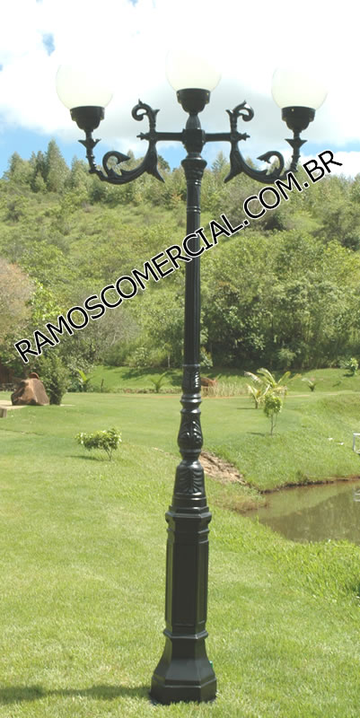 Poste colonial para praça
