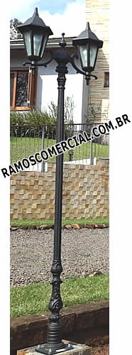 Poste ornamental de jardim