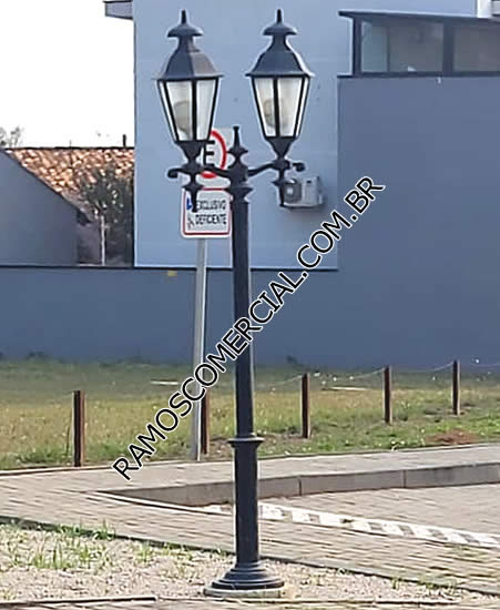 Poste ornamental